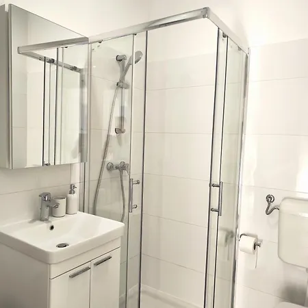 Karmela - Private Parking 扎达尔