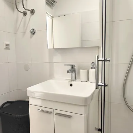 公寓 Karmela - Private Parking 扎达尔