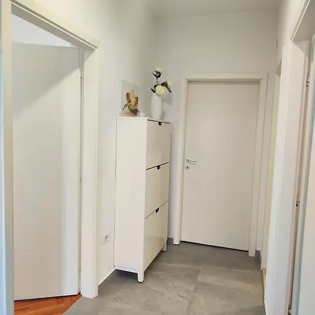 Karmela - Private Parking 扎达尔