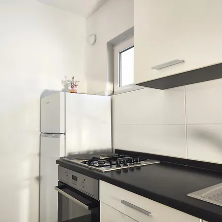 Karmela - Private Parking