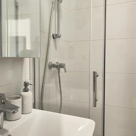 Karmela - Private Parking *