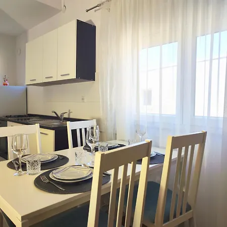 Karmela - Private Parking 公寓