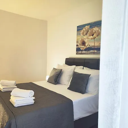 公寓 Karmela - Private Parking 扎达尔