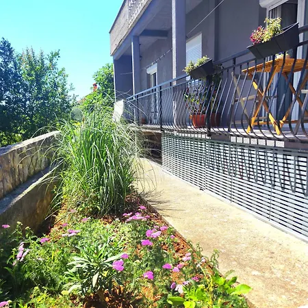 公寓 Karmela - Private Parking