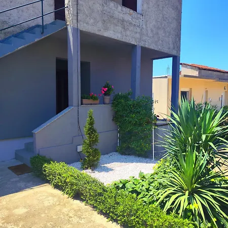 公寓 Karmela - Private Parking *