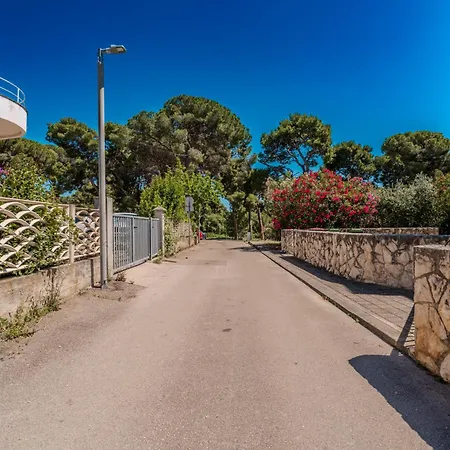 Karmela - Private Parking * Zara
